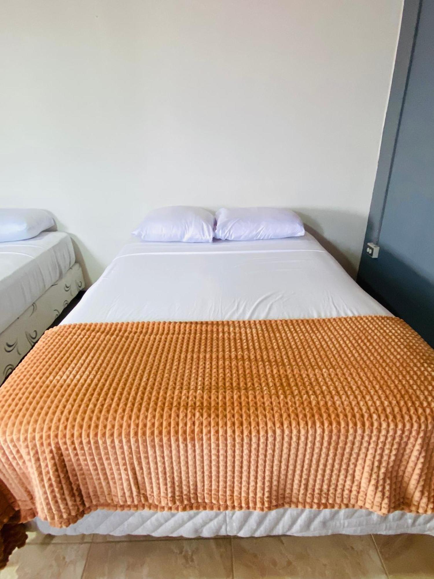 Nomads Family Rooms, Fortuna Town La Fortuna Exterior foto
